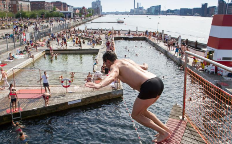 Ved du egentlig, hvorfor du kan bade i Københavns Havn?